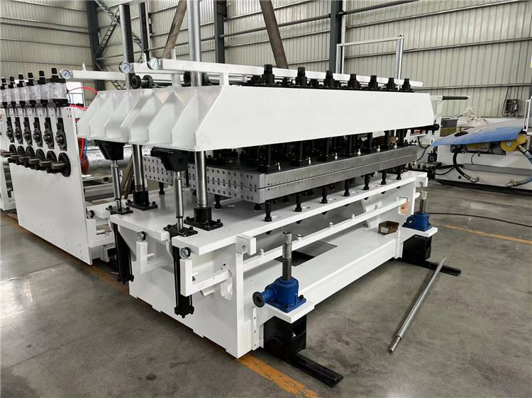 HOLLOW SHEET SHAPING MOULD